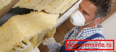 Postopek polaganja mineralne volne med špirovci strehe