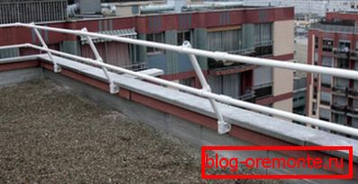 Parapet na upravljani ravno streho