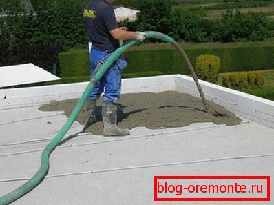 Vlivanje betonske ravne strehe