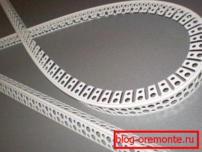 Perforirani plastični zakrivljeni kotiček