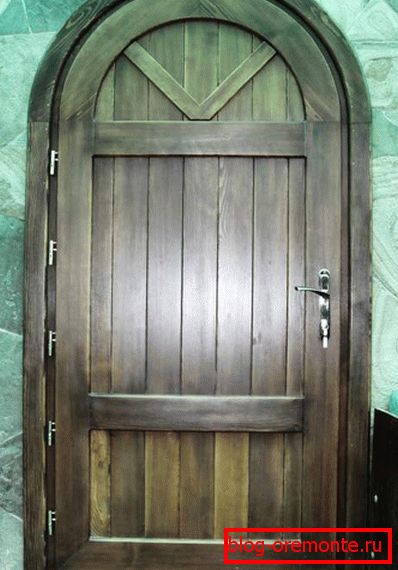Vhodna arched vrata
