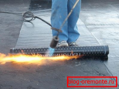 Samonosna obokana valovita plošča