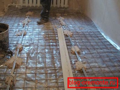 Aluminijasta vodila omogočajo poravnavo spojnika Aluminijasta vodila omogočajo poravnavo spojnika