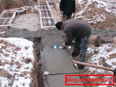 Beton z dodatki za zaščito pred zmrzovanjem se strdi tudi pri temperaturah pod ničlo.