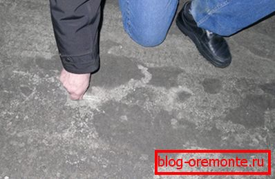 Betonski dani neprestano prekrijejo s plastjo prahu. Betonski dani neprestano prekrijejo s plastjo prahu.