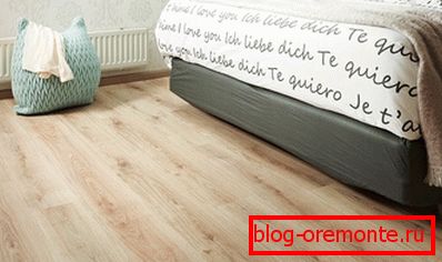 Beige laminat dobro kombinira s sivim pohištvom