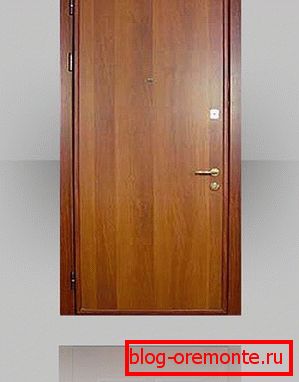 Uporaba laminata za dokončanje vrat Uporaba laminata za dokončanje vrat