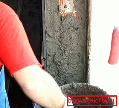 Uporaba raztopine na pobočju kako obrezati pobočja vhodnih vrat