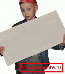Tudi otrok lahko z lahkoto dvigne celoten produkt iz betonskega betona. Tudi otrok lahko z lahkoto dvigne celoten produkt iz betonskega betona.