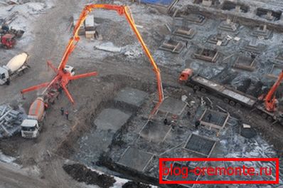 Za betonsko črpalko je pomembna mobilnost mešanice. Za betonsko črpalko je pomembna mobilnost mešanice.