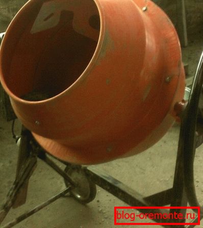 Za samo-mešanje vodoodpornega betona ni nobenega orodja bolje kot betonski mešalnik! Za samo-mešanje vodoodpornega betona ni nobenega orodja bolje kot betonski mešalnik!