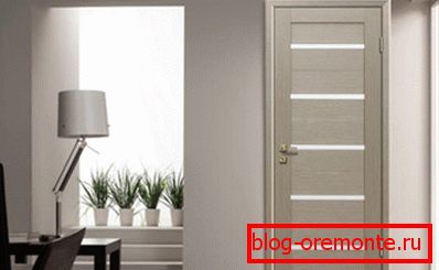Barvni kapučino na notranjih vratih Barvni kapučino na notranjih vratih