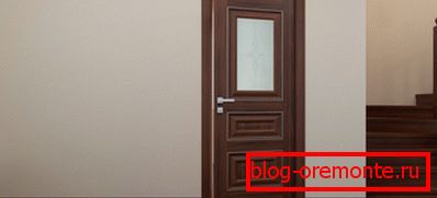 Vratno krilo z vidno označenimi žlebovi Vratno krilo z vidno označenimi žlebovi