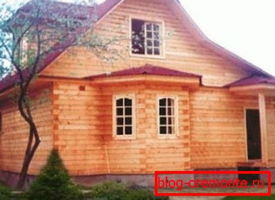 Elegantna in udobna koča, zgrajena v nekaj mesecih Elegantna in udobna koča, zgrajena v nekaj mesecih