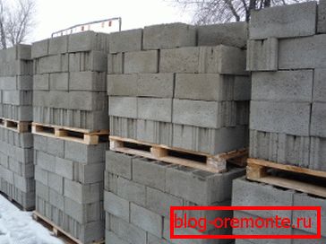 Če proračun ni tako omejen, lahko kupite že pripravljene bloke. Če proračun ni tako omejen, lahko kupite že pripravljene bloke.
