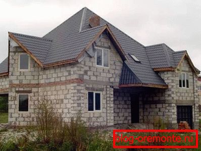 Fotografije hiše pene betona.