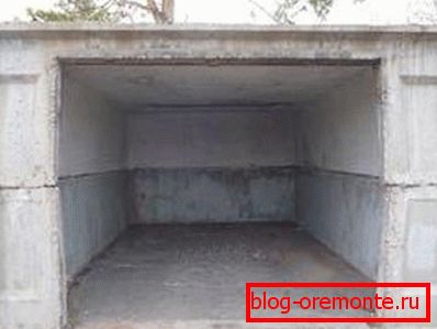 Fotografija klasične, močne garaže betonskega bloka Fotografija klasične, močne garaže betonskega bloka
