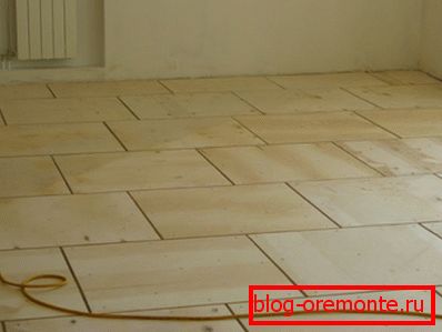Fotografija izravnane tla z uporabo laminatne plošče Fotografija izravnane tla z uporabo laminatne plošče