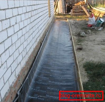 Hidroizolacijski sloj v slepem območju