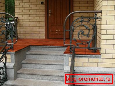Pripravljena veranda zasebne hiše iz betona Pripravljena veranda zasebne hiše iz betona