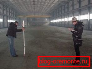 Izvršno streljanje betonskega dna se izvaja s pomočjo laserskega nivoja