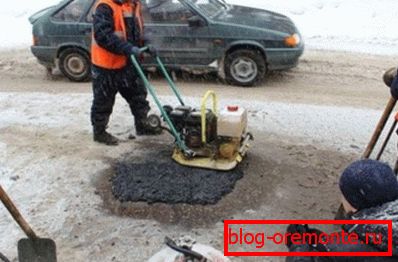 Uporaba posebnega orodja za tlačenje materiala Uporaba posebnega orodja za tlačenje materiala