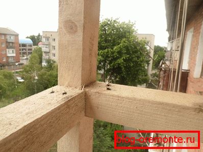 Uporaba standardnega lesa za izdelavo lesenega okvirja z balkonom