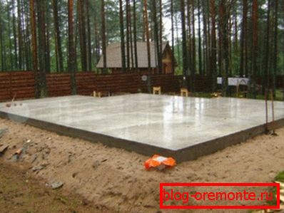 Uporaba kot osnova monolitne plošče zagotavlja največjo stabilnost Uporaba kot osnova monolitne plošče zagotavlja največjo stabilnost