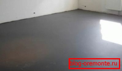 Kvalitativno segreto betonsko podlago lahko prekrijete s končno obdelavo. Kvalitativno segreto betonsko podlago lahko prekrijete s končno obdelavo.