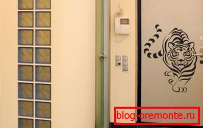Slika tigra, izdelana z uporabo šablone. Kako dvigniti stara notranja vrata kako obogatiti stara notranja vrata