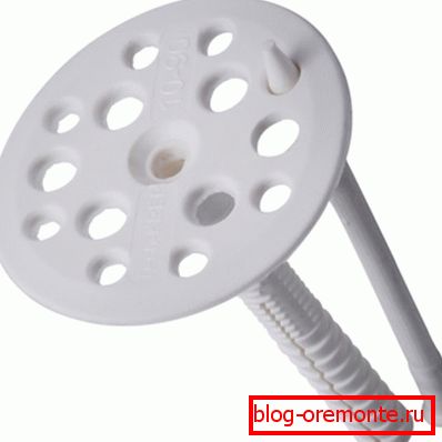 Kot je pokazala praksa, je bolje, da uporabite opcije s plastično nohtom, železna izvedba služi kot hladen most, zato je ni priporočljivo uporabljati. Kot je pokazala praksa, je bolje, da uporabite opcije s plastično nohtom, železna izvedba služi kot hladen most, zato je ni priporočljivo uporabljati.