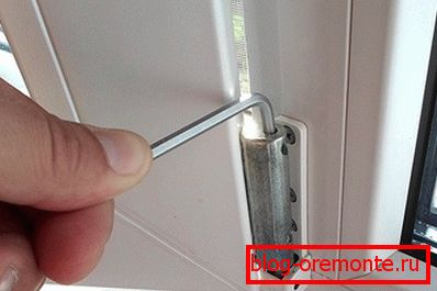 Kako namestiti vijake na vratih in jih prilagoditi Kako namestiti vijake na vratih in jih prilagoditi