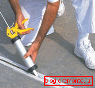 Kako tesniti razpoke v betonskem tleh z elastičnim tesnilom Kako tesniti razpoke v betonskem tleh z elastičnim tesnilom