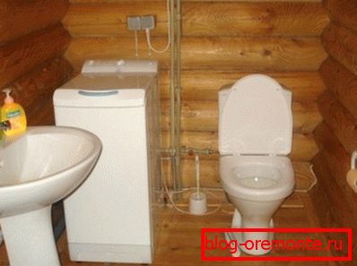 Kompaktna kopalnica v vrtni hiši Kompaktna kopalnica v vrtni hiši