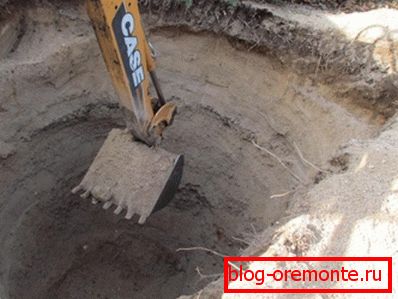 Izkopavanje je veliko lažje in priročnejše za kopanje z malim bagrom Izkopavanje je veliko lažje in priročnejše za kopanje z malim bagrom