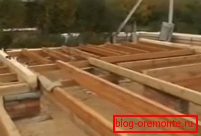 Zastavljene nastavke pred steno Zastavljene nastavke pred steno