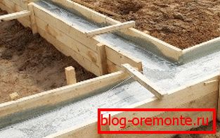 Svetlo plitvo trak temelj za keramsitno betonsko hišo Svetlo plitvo trak temelj za keramsitno betonsko hišo