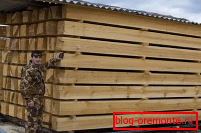 Amaterska fotografija, ki prikazuje pravilno shranjevanje materiala in iz katere je mogoče razumeti, da bo težko izračunati količino takšnih izdelkov Amaterska fotografija, ki prikazuje pravilno shranjevanje materiala in iz katere je mogoče razumeti, da bo težko izračunati količino takšnih izdelkov