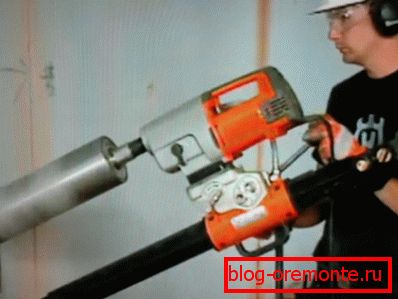Amaterska fotografija, vrtalni proces z uporabo profesionalne opreme v obliki posebnega stroja Amaterska fotografija, vrtalni proces z uporabo profesionalne opreme v obliki posebnega stroja