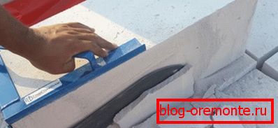 Amaterska fotografija, postopek rezanja blokov tega materiala s posebnim orodjem Amaterska fotografija, postopek rezanja blokov tega materiala s posebnim orodjem