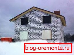 Amaterska fotografija stavbe, ki je nastala na osnovi gradbenih betonskih materialov Amaterska fotografija stavbe, ki je nastala na osnovi gradbenih betonskih materialov