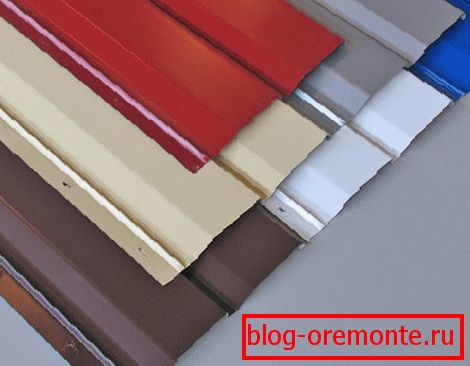 Material ima različne barve.