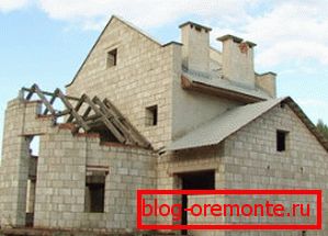 Mnogi ljudje izberejo to možnost kot glavni material za gradnjo hiše Mnogi ljudje izberejo to možnost kot glavni material za gradnjo hiše