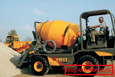 Mobile Concrete Mixer na lastno vožnjo Mobile Concrete Mixer na lastno vožnjo