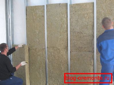 Montaža kovinskih okvirjev in plošč iz mineralne volne za predel mavčnih plošč. Montaža kovinskih okvirjev in plošč iz mineralne volne za predel mavčnih plošč.