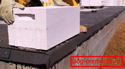Namestitev prvega bloka Namestitev prvega bloka