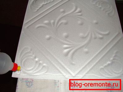 Porazdelite lepilo okoli oboda površine Porazdelite lepilo okoli oboda površine