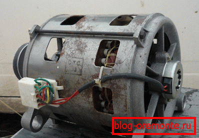 Na sliki je prikazan asinhronski motor, ki se lahko uporablja kot električni pogon na mešalniku. Na sliki je prikazan asinhronski motor, ki se lahko uporablja kot električni pogon na mešalniku.