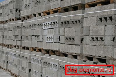 V foto - končnih materialih čaka pošiljanje v nasprotju s pravili skladiščenja. V foto - končnih materialih čaka pošiljanje v nasprotju s pravili skladiščenja.