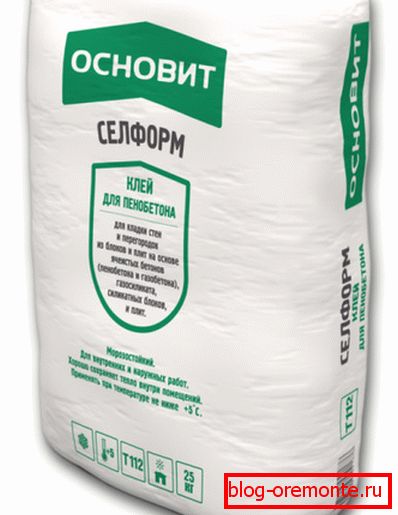 V foto lepilu za celični beton. V foto lepilu za celični beton.